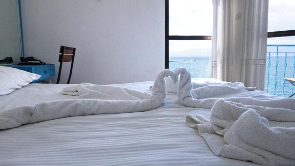 Marin Hotel Cesme Bagian luar foto