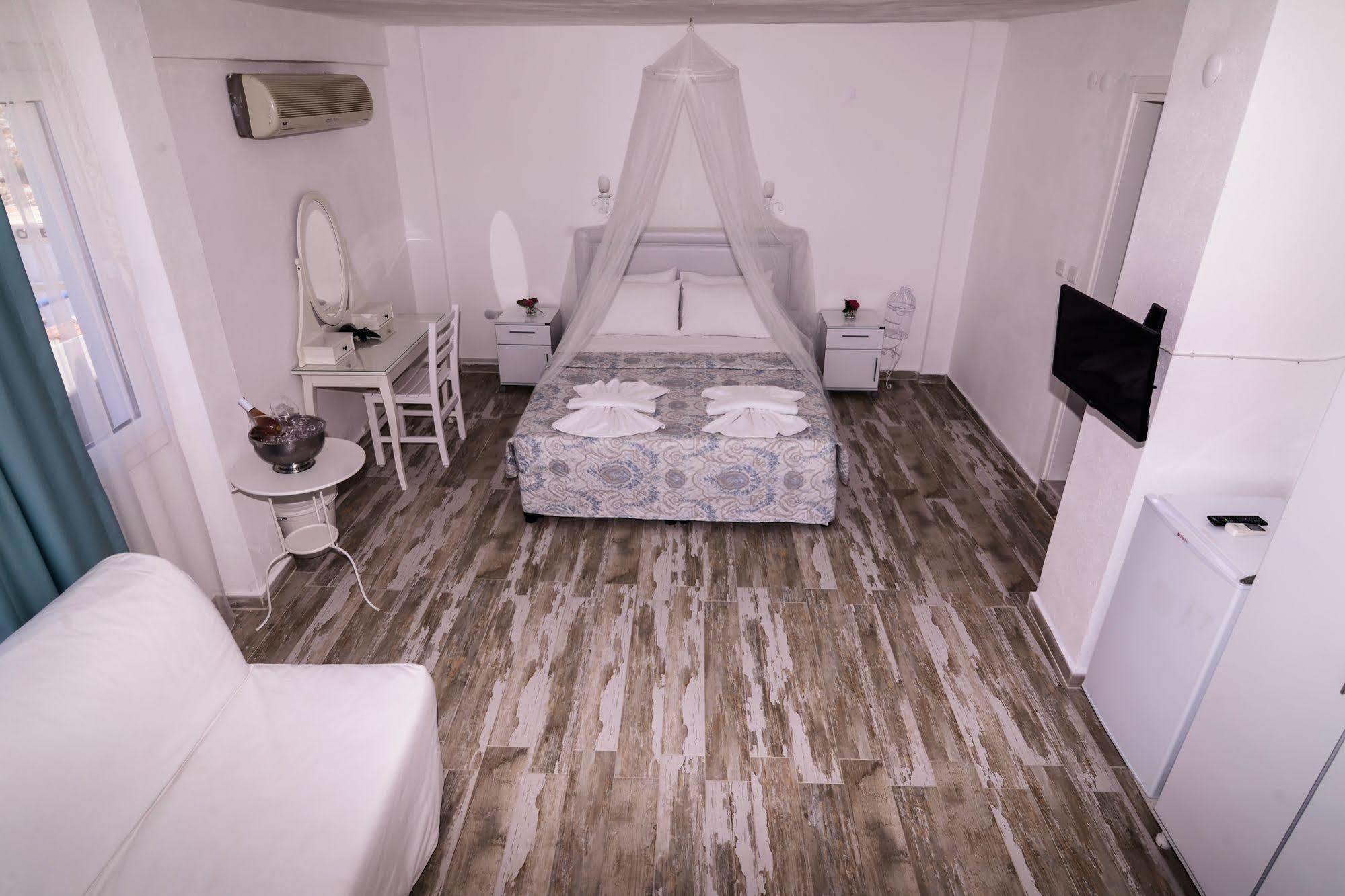 Marin Hotel Cesme Bagian luar foto