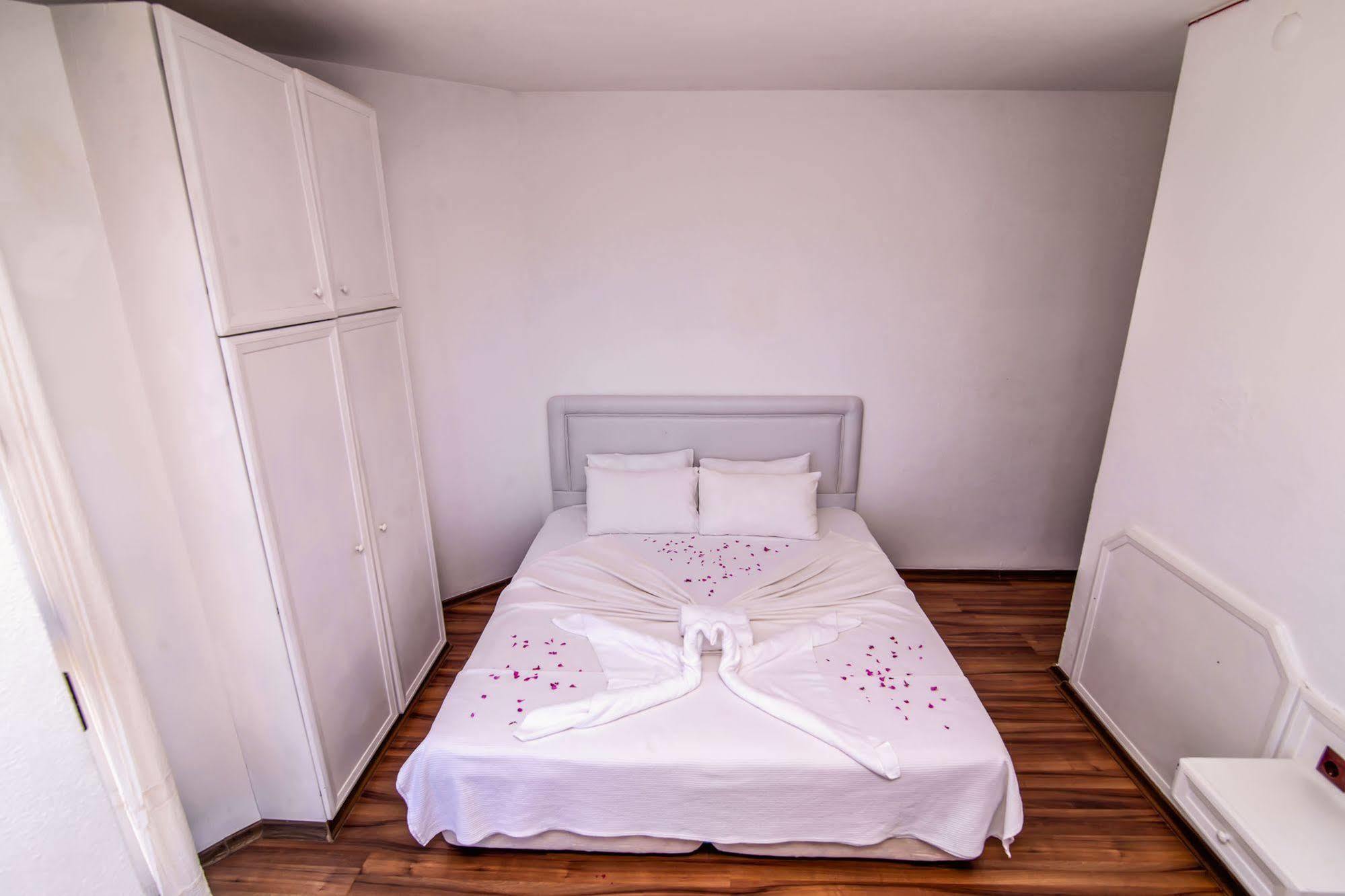 Marin Hotel Cesme Bagian luar foto