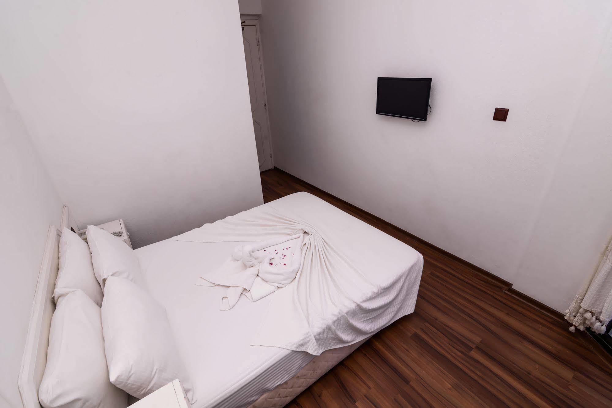 Marin Hotel Cesme Bagian luar foto